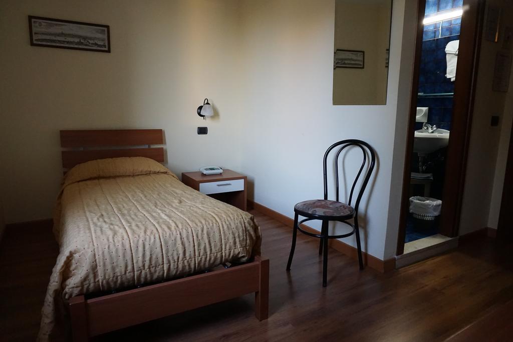 Hotel Siros Verona Quarto foto